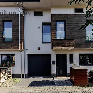  Dom wakacyjny The Family House Wawer